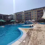 Sunny Penthouse, Pool View, Near Nessebar