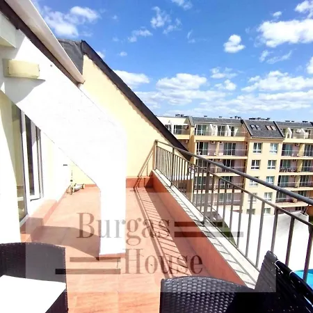 Appartement Sunny Penthouse, Pool View, Near Nessebar *