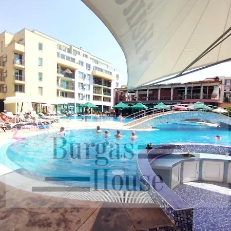 Sunny Penthouse, Pool View, Near Nessebar Апартамент *