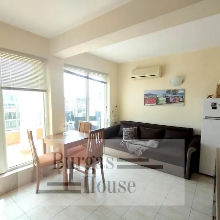 Sunny Penthouse, Pool View, Near Nessebar * 써니비치