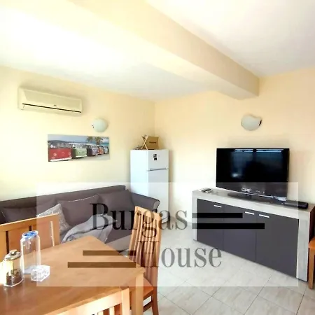 아파트 Sunny Penthouse, Pool View, Near Nessebar