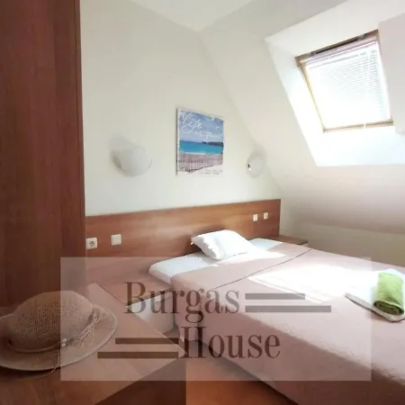 Sunny Penthouse, Pool View, Near Nessebar 써니비치