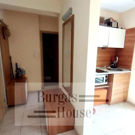 Sunny Penthouse, Pool View, Near Nessebar 아파트 써니비치