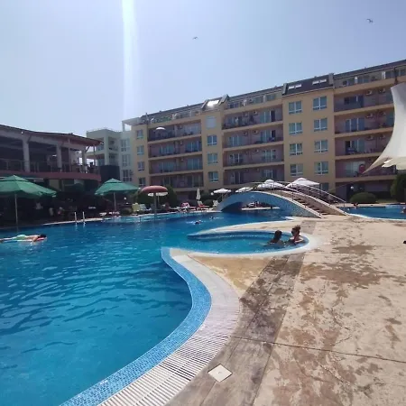 Sunny Penthouse, Pool View, Near Nessebar